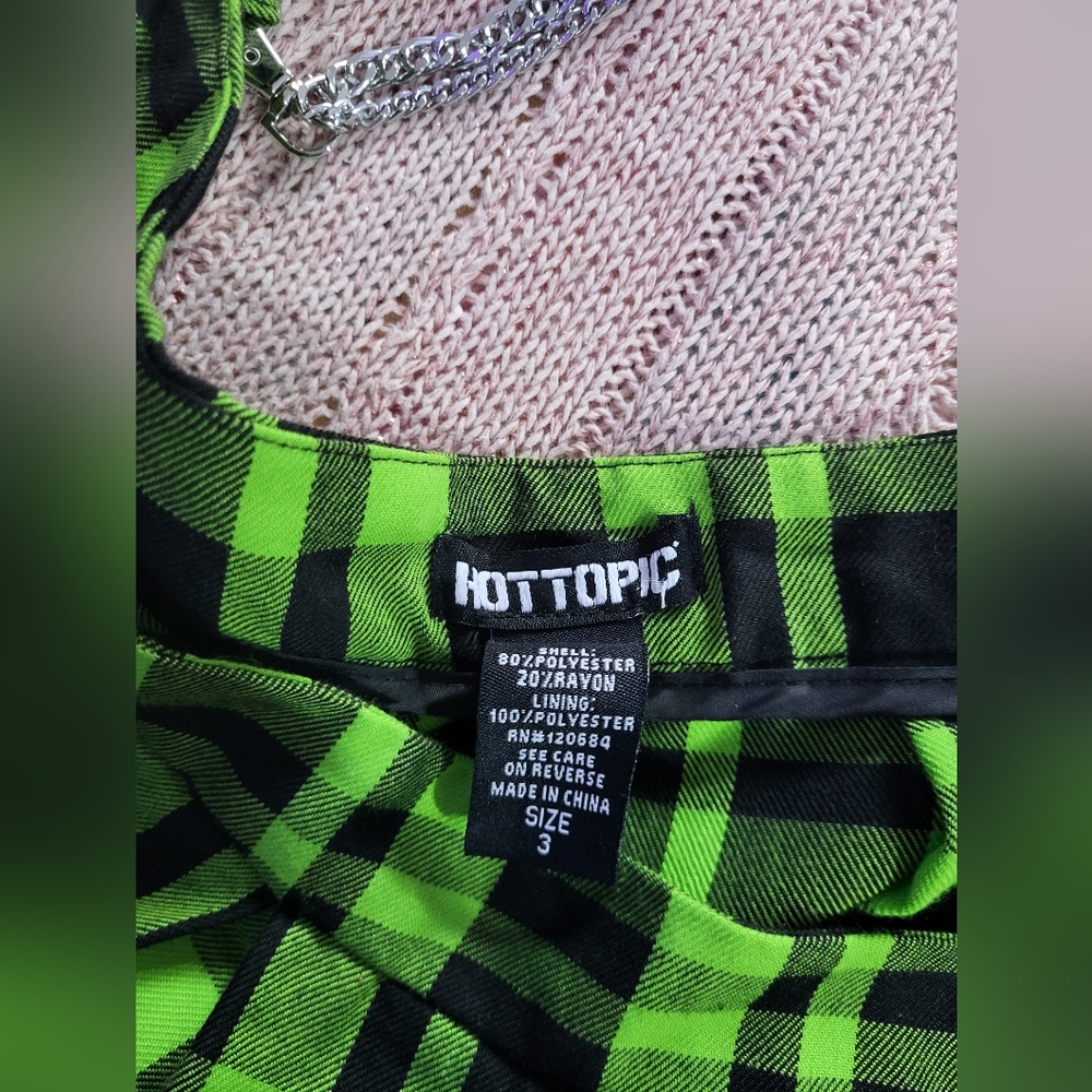 Hot Topic Plaid Green Skirt with Chain Size 3 - Picture 4 of 16